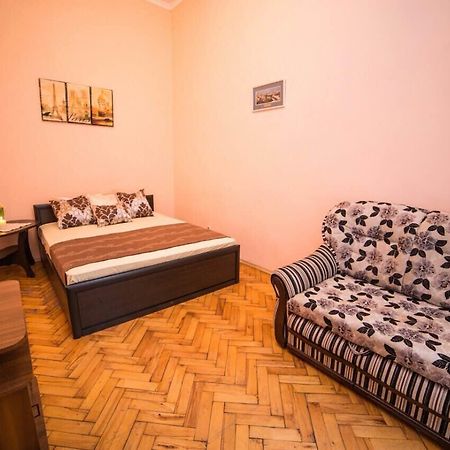 Apartment On Teatralna 7 Лвив Екстериор снимка